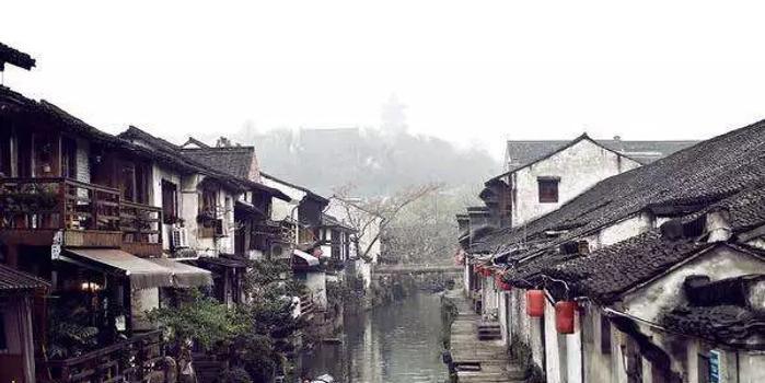 如何做好一位合格的人民教师呢？